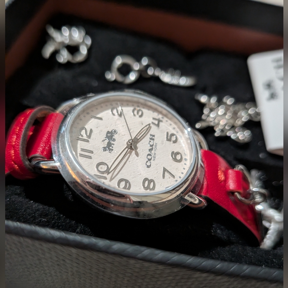 COACH
Delancey Quartz White Dial Women's Watch - Picture 9 of 16
